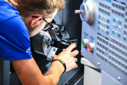 2413 K mechanik strojov a zariadení - oprava a údržba CNC strojov a robotizácia