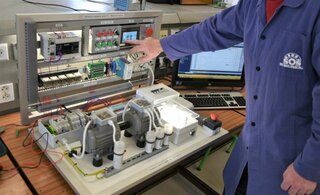 Programmable Logic Controllers - PLC - edukačná zostava