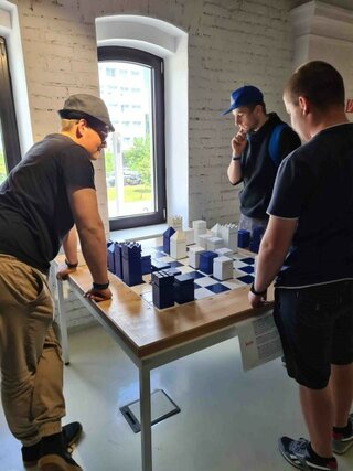 Interaktívna výstava – stála expozícia: Trochu zábavy - žiaci si zahrali futbal, šachy, potrápili sa hlavolamami 