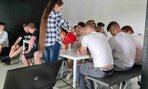 Einsteinovo laboratórium: Šírenie sa svetla v rôznych prostrediach – vzduch, voda 