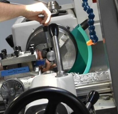 Študijný odbor 2413 K Mechanik strojov a zariadení - zoraďovanie a údržba CNC a robotizácia
